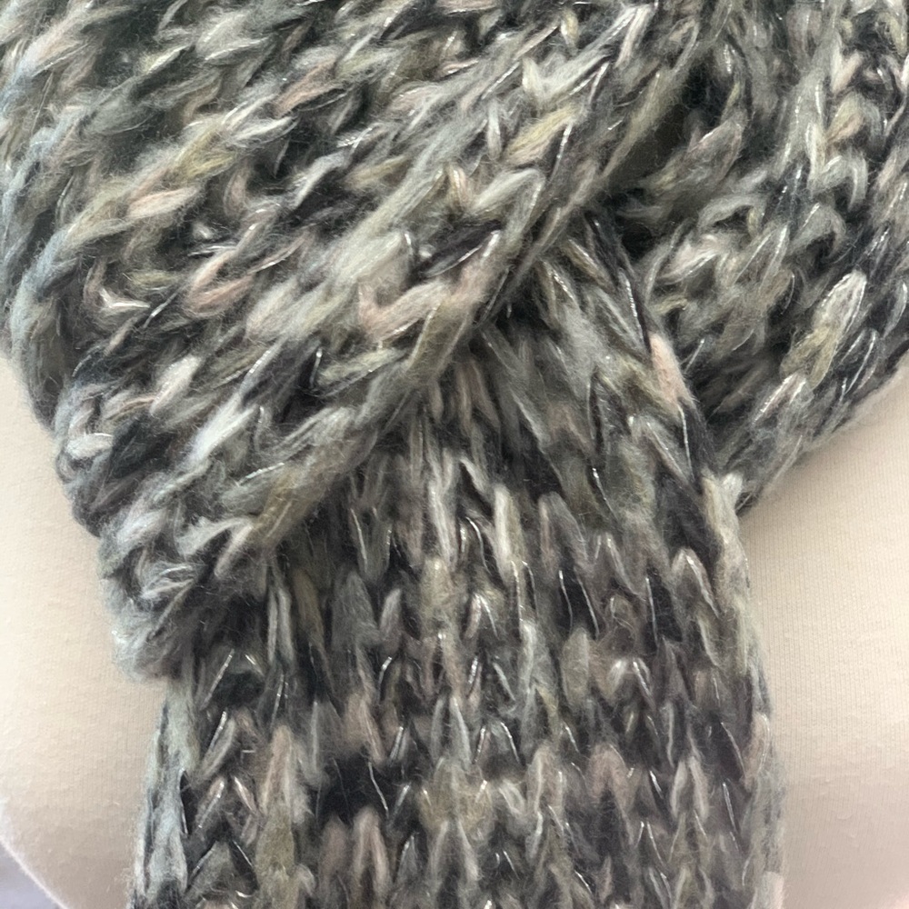 Collection Eighteen Scarf - Picture 2 of 4